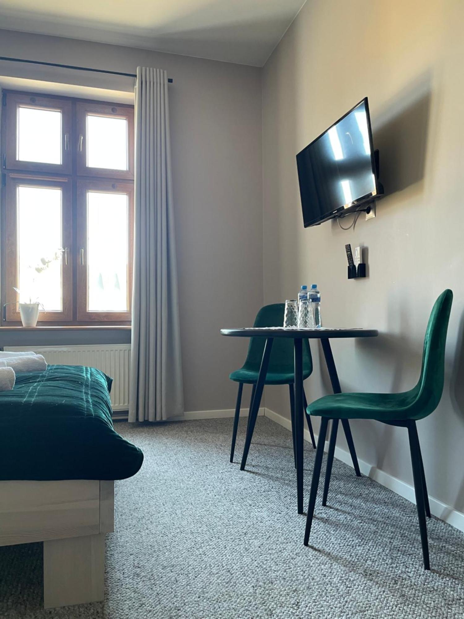 Wielkopolanka Pokoje Goscinne I Restauracja Chodziez Bagian luar foto