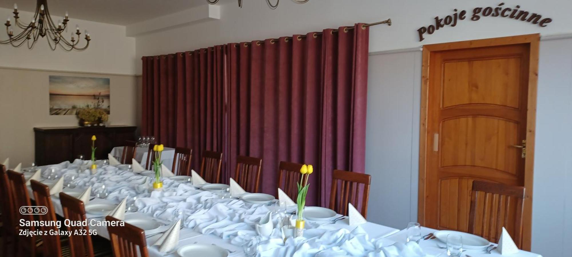 Wielkopolanka Pokoje Goscinne I Restauracja Chodziez Bagian luar foto